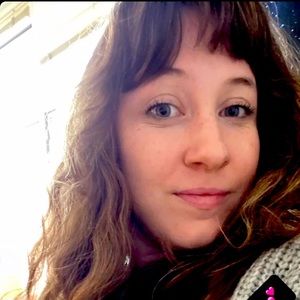 Meet your Posher, Caitlin